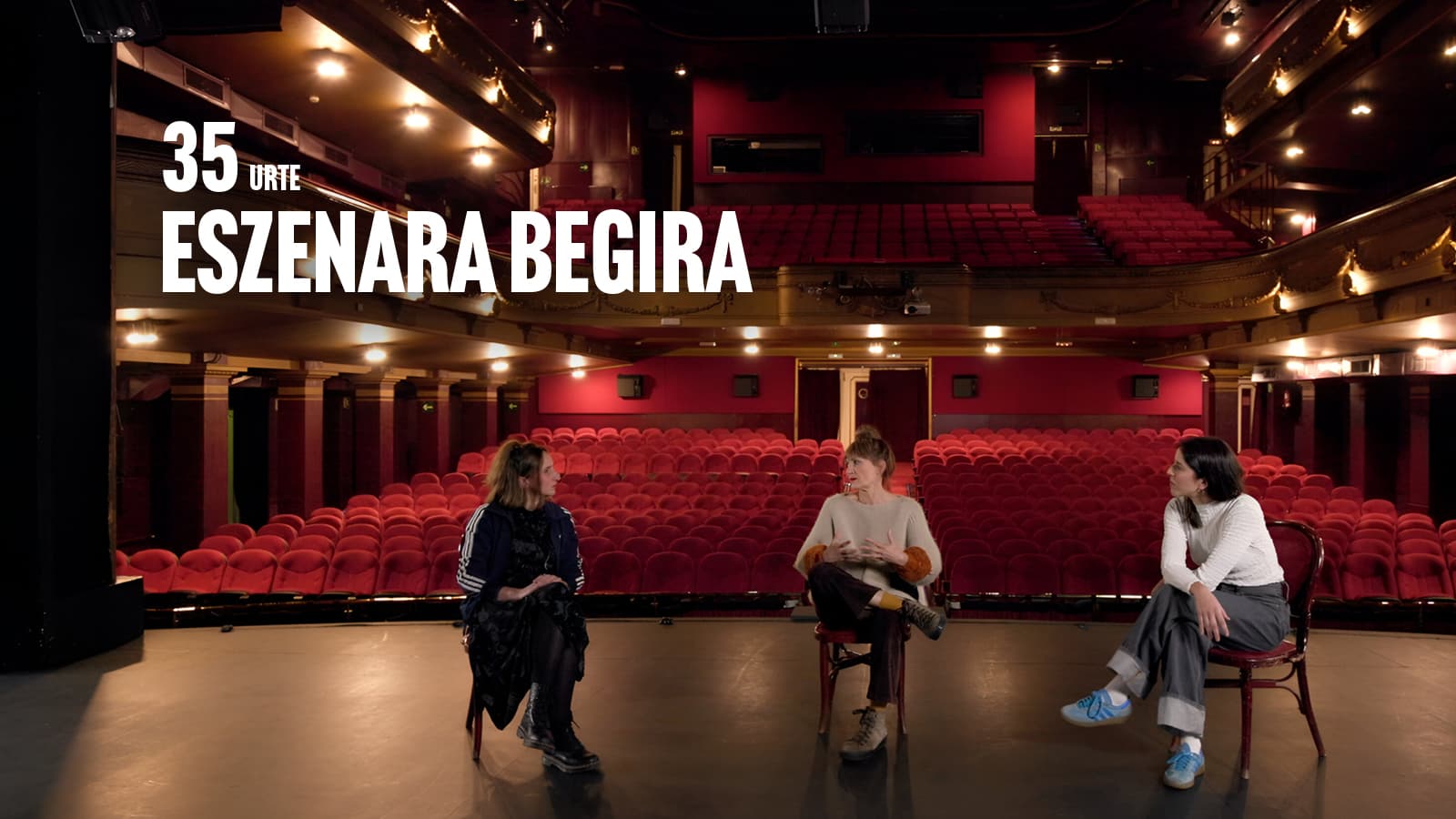 35 urte eszenara begira